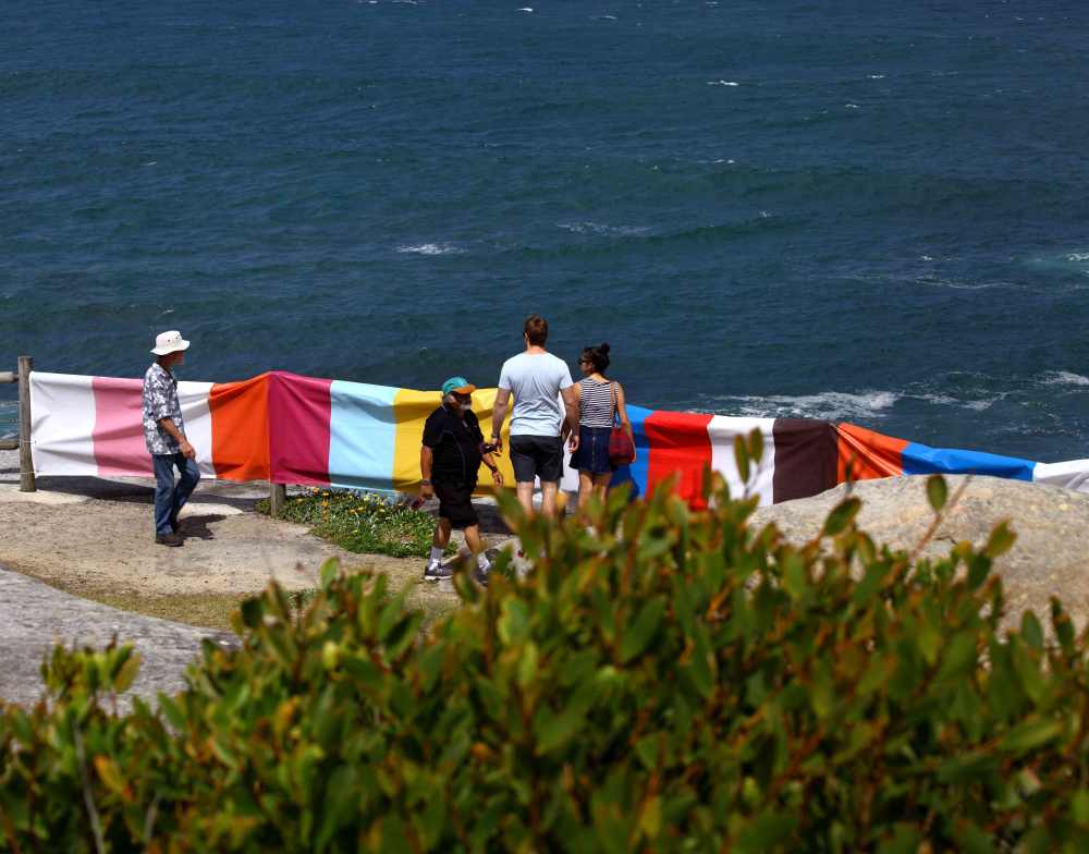 Banner-Bondi-closeup-w-people-1-low-res