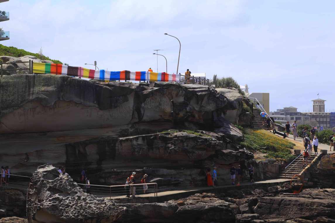 Banner-Bondi-overview-w-people-on-path-low-res